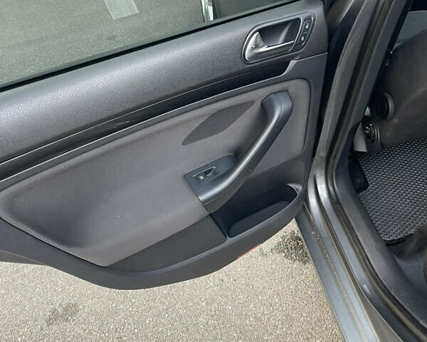 Серый Фольксваген Джетта, объемом двигателя 2.48 л и пробегом 227 тыс. км за 7500 $, фото 10 на Automoto.ua