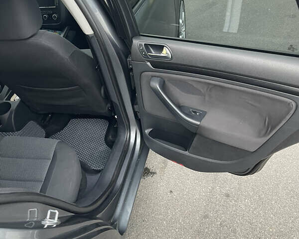 Серый Фольксваген Джетта, объемом двигателя 2.48 л и пробегом 227 тыс. км за 7500 $, фото 9 на Automoto.ua