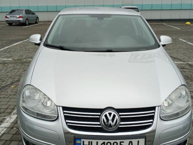 Серый Фольксваген Джетта, объемом двигателя 1.4 л и пробегом 141 тыс. км за 7000 $, фото 1 на Automoto.ua