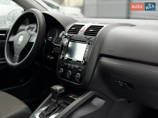 Сірий Фольксваген Джетта, об'ємом двигуна 1.6 л та пробігом 218 тис. км за 6700 $, фото 8 на Automoto.ua