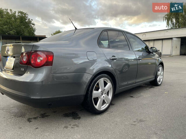 Серый Фольксваген Джетта, объемом двигателя 2.48 л и пробегом 227 тыс. км за 7500 $, фото 3 на Automoto.ua