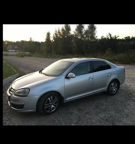 Сірий Фольксваген Джетта, об'ємом двигуна 2 л та пробігом 260 тис. км за 8100 $, фото 2 на Automoto.ua