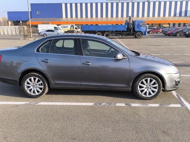 Серый Фольксваген Джетта, объемом двигателя 1.9 л и пробегом 342 тыс. км за 6700 $, фото 2 на Automoto.ua