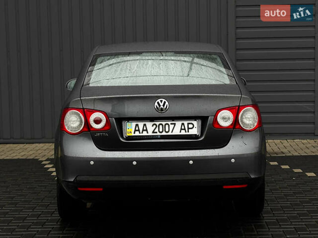 Сірий Фольксваген Джетта, об'ємом двигуна 1.6 л та пробігом 218 тис. км за 6700 $, фото 2 на Automoto.ua