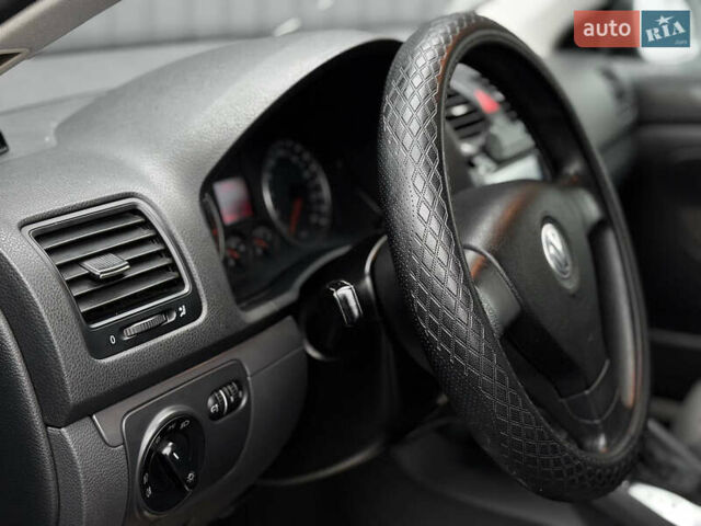 Сірий Фольксваген Джетта, об'ємом двигуна 1.6 л та пробігом 218 тис. км за 6700 $, фото 3 на Automoto.ua