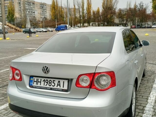 Серый Фольксваген Джетта, объемом двигателя 1.4 л и пробегом 141 тыс. км за 7000 $, фото 2 на Automoto.ua