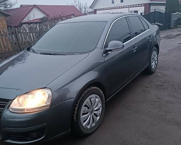 Серый Фольксваген Джетта, объемом двигателя 1.39 л и пробегом 189 тыс. км за 5800 $, фото 1 на Automoto.ua