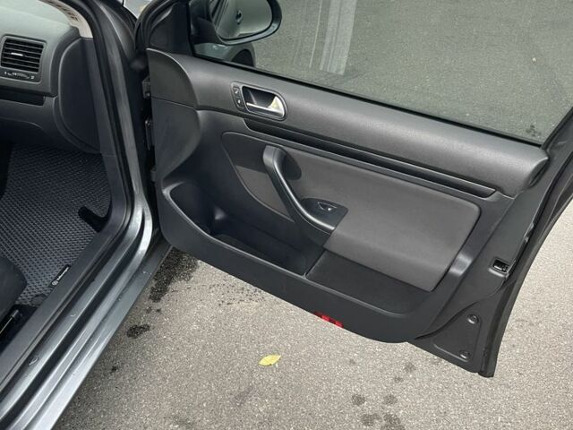 Серый Фольксваген Джетта, объемом двигателя 2.5 л и пробегом 227 тыс. км за 7400 $, фото 10 на Automoto.ua