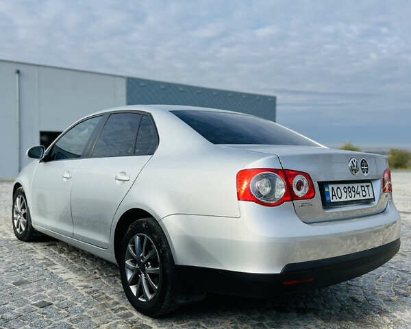 Фольксваген Джетта 2010 у Мукачеве на Automoto.ua Сірий Фольксваген Джетта, об'ємом двигуна 1.6 л та пробігом 236 тис. км за 7500 $, фото 6 на Automoto.ua