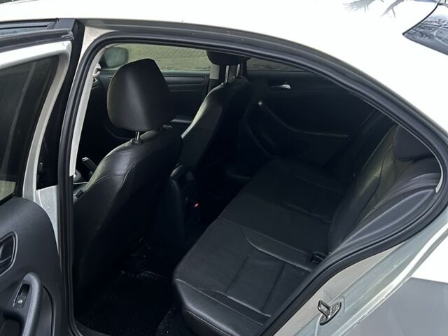 Сірий Фольксваген Джетта, об'ємом двигуна 2.5 л та пробігом 185 тис. км за 6800 $, фото 5 на Automoto.ua