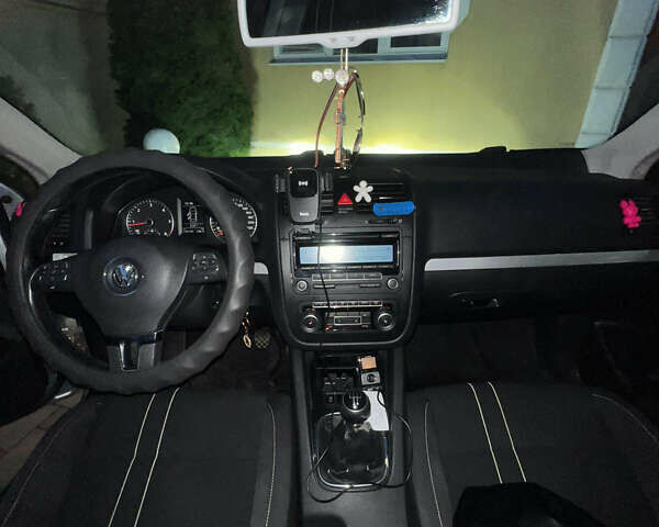 Фольксваген Джетта 2010 у Мукачеве на Automoto.ua Сірий Фольксваген Джетта, об'ємом двигуна 1.6 л та пробігом 236 тис. км за 7500 $, фото 12 на Automoto.ua