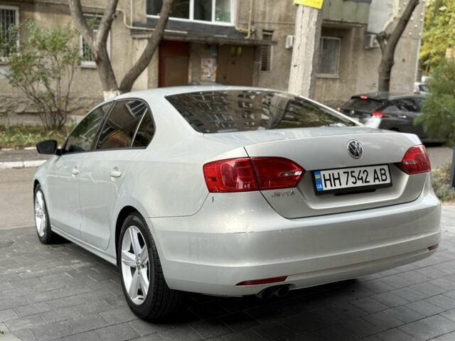 Фольксваген Джетта 2010 у Одесі на Automoto.ua Сірий Фольксваген Джетта, об'ємом двигуна 2 л та пробігом 296 тис. км за 6800 $, фото 5 на Automoto.ua