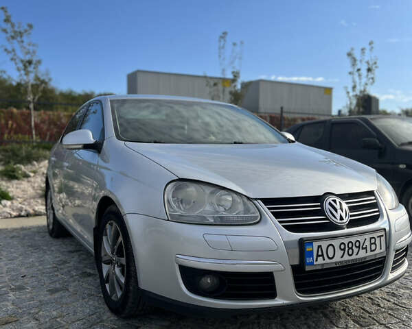 Фольксваген Джетта 2010 у Мукачеве на Automoto.ua Сірий Фольксваген Джетта, об'ємом двигуна 1.6 л та пробігом 236 тис. км за 7500 $, фото 3 на Automoto.ua