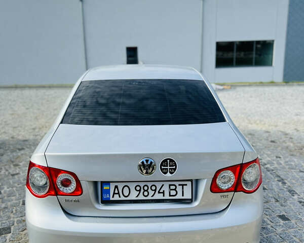 Фольксваген Джетта 2010 у Мукачеве на Automoto.ua Сірий Фольксваген Джетта, об'ємом двигуна 1.6 л та пробігом 236 тис. км за 7500 $, фото 5 на Automoto.ua