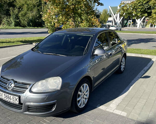 Сірий Фольксваген Джетта, об'ємом двигуна 1.6 л та пробігом 280 тис. км за 6750 $, фото 2 на Automoto.ua