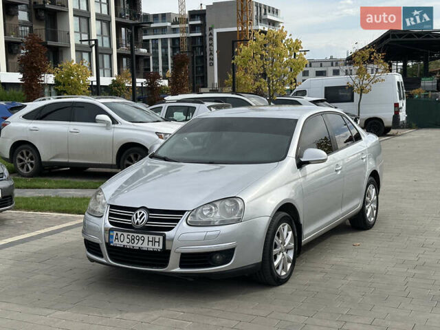 Сірий Фольксваген Джетта, об'ємом двигуна 1.6 л та пробігом 360 тис. км за 4700 $, фото 1 на Automoto.ua