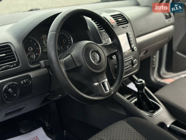 Серый Фольксваген Джетта, объемом двигателя 1.39 л и пробегом 238 тыс. км за 6900 $, фото 10 на Automoto.ua