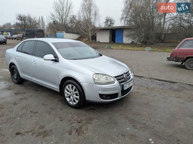 Сірий Фольксваген Джетта, об'ємом двигуна 1.6 л та пробігом 268 тис. км за 5700 $, фото 5 на Automoto.ua