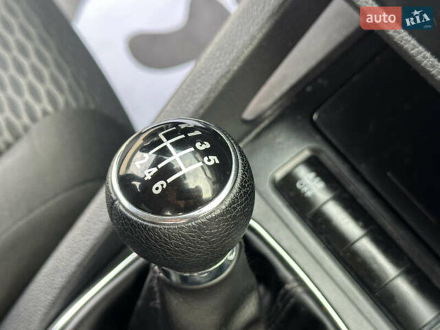 Серый Фольксваген Джетта, объемом двигателя 1.39 л и пробегом 238 тыс. км за 6900 $, фото 17 на Automoto.ua