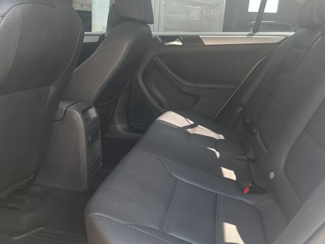 Сірий Фольксваген Джетта, об'ємом двигуна 2 л та пробігом 270 тис. км за 9500 $, фото 5 на Automoto.ua