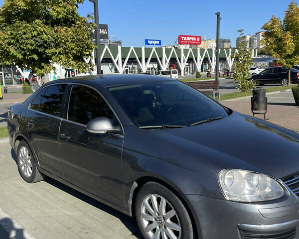 Сірий Фольксваген Джетта, об'ємом двигуна 1.6 л та пробігом 280 тис. км за 6750 $, фото 1 на Automoto.ua