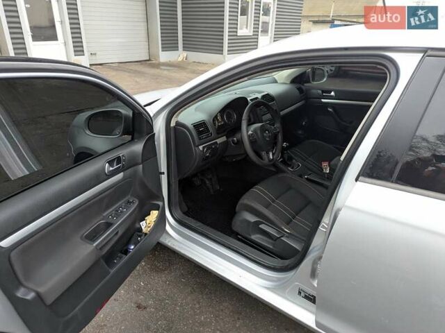 Сірий Фольксваген Джетта, об'ємом двигуна 1.6 л та пробігом 268 тис. км за 5700 $, фото 3 на Automoto.ua