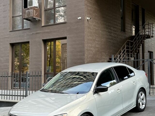 Фольксваген Джетта 2010 у Одесі на Automoto.ua Сірий Фольксваген Джетта, об'ємом двигуна 2 л та пробігом 296 тис. км за 6800 $, фото 1 на Automoto.ua