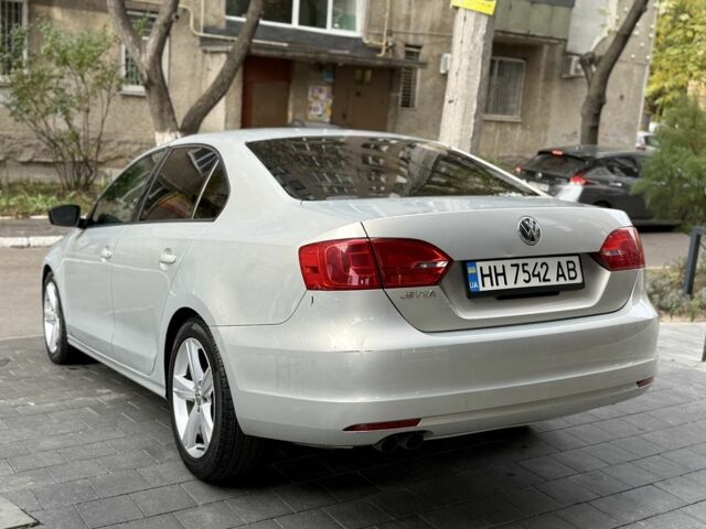 Фольксваген Джетта 2010 у Одесі на Automoto.ua Сірий Фольксваген Джетта, об'ємом двигуна 2 л та пробігом 296 тис. км за 6800 $, фото 4 на Automoto.ua