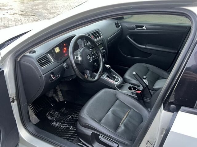 Сірий Фольксваген Джетта, об'ємом двигуна 2.5 л та пробігом 185 тис. км за 6800 $, фото 6 на Automoto.ua