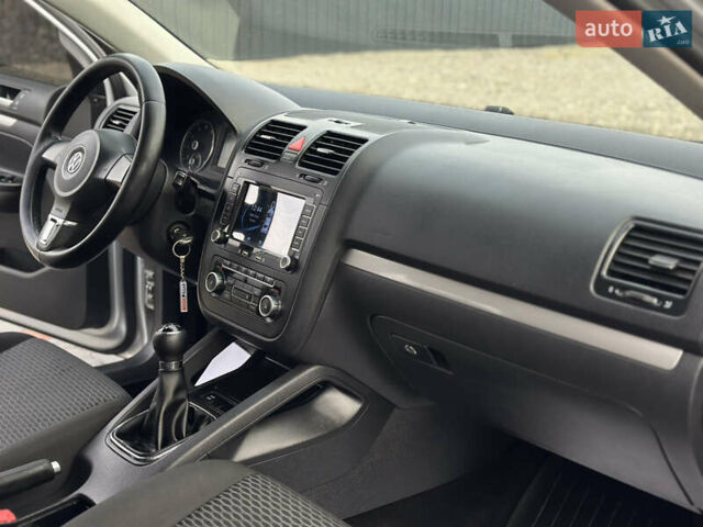 Серый Фольксваген Джетта, объемом двигателя 1.39 л и пробегом 238 тыс. км за 6900 $, фото 14 на Automoto.ua