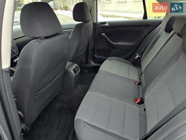 Сірий Фольксваген Джетта, об'ємом двигуна 1.4 л та пробігом 220 тис. км за 7800 $, фото 115 на Automoto.ua