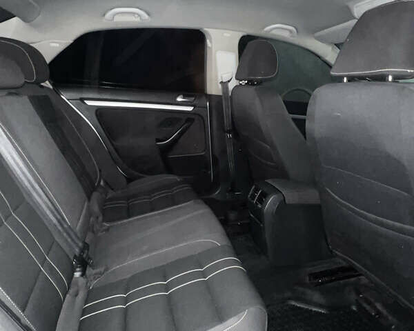 Фольксваген Джетта 2010 у Мукачеве на Automoto.ua Сірий Фольксваген Джетта, об'ємом двигуна 1.6 л та пробігом 236 тис. км за 7500 $, фото 11 на Automoto.ua