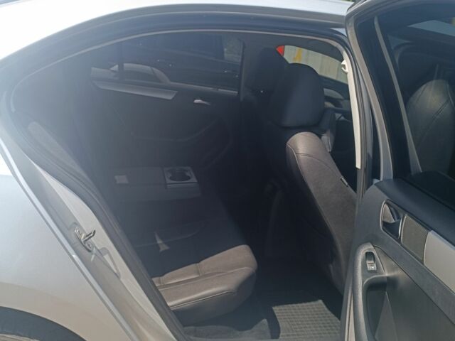 Сірий Фольксваген Джетта, об'ємом двигуна 2 л та пробігом 270 тис. км за 9500 $, фото 4 на Automoto.ua