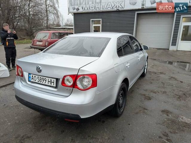 Сірий Фольксваген Джетта, об'ємом двигуна 1.6 л та пробігом 268 тис. км за 5700 $, фото 7 на Automoto.ua