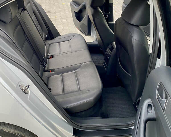 Серый Фольксваген Джетта, объемом двигателя 2.48 л и пробегом 236 тыс. км за 9900 $, фото 13 на Automoto.ua