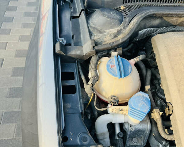 Серый Фольксваген Джетта, объемом двигателя 2.5 л и пробегом 163 тыс. км за 10500 $, фото 93 на Automoto.ua