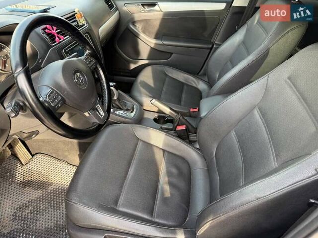 Сірий Фольксваген Джетта, об'ємом двигуна 2.48 л та пробігом 228 тис. км за 8100 $, фото 18 на Automoto.ua