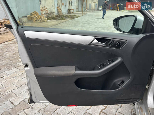 Серый Фольксваген Джетта, объемом двигателя 1.6 л и пробегом 286 тыс. км за 6700 $, фото 10 на Automoto.ua