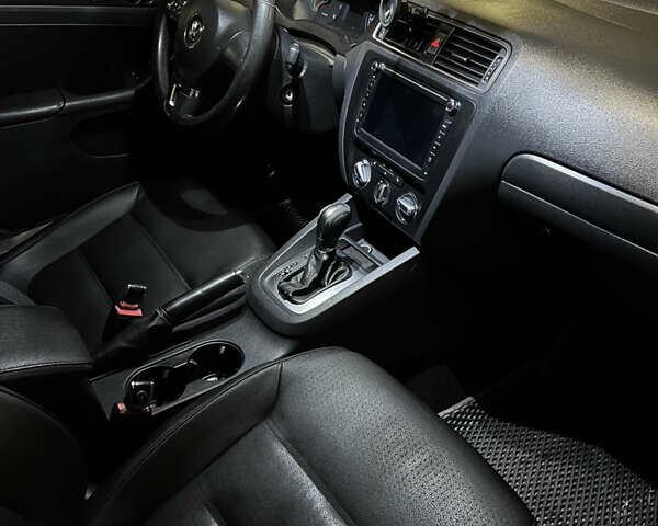 Серый Фольксваген Джетта, объемом двигателя 2.5 л и пробегом 285 тыс. км за 9500 $, фото 13 на Automoto.ua