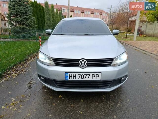 Серый Фольксваген Джетта, объемом двигателя 2.48 л и пробегом 208 тыс. км за 10499 $, фото 1 на Automoto.ua