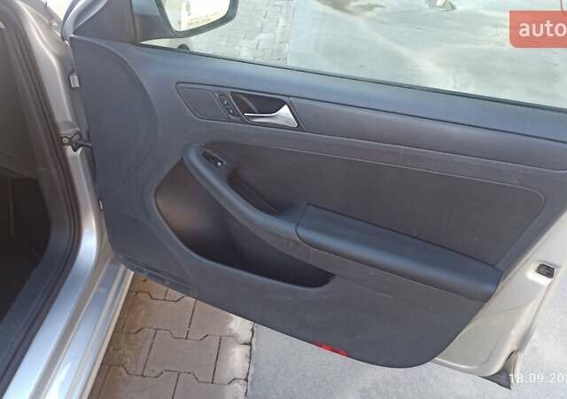 Серый Фольксваген Джетта, объемом двигателя 2.5 л и пробегом 103 тыс. км за 8400 $, фото 14 на Automoto.ua