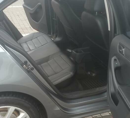 Сірий Фольксваген Джетта, об'ємом двигуна 1.97 л та пробігом 160 тис. км за 10000 $, фото 6 на Automoto.ua
