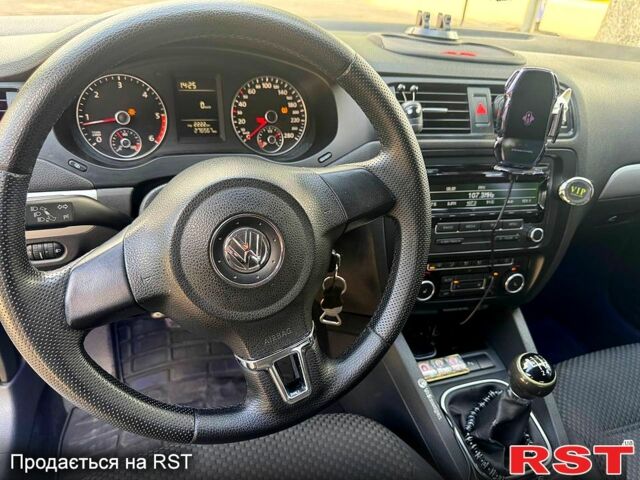 Серый Фольксваген Джетта, объемом двигателя 1.6 л и пробегом 276 тыс. км за 7000 $, фото 6 на Automoto.ua