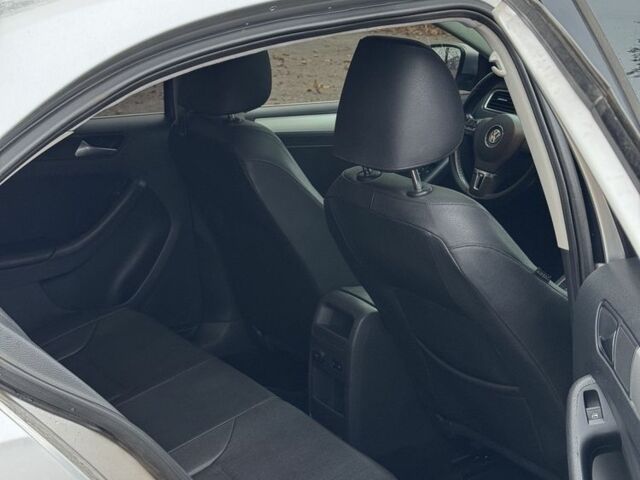 Серый Фольксваген Джетта, объемом двигателя 2.5 л и пробегом 198 тыс. км за 9300 $, фото 7 на Automoto.ua