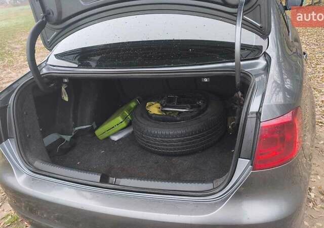 Серый Фольксваген Джетта, объемом двигателя 2.5 л и пробегом 200 тыс. км за 8200 $, фото 3 на Automoto.ua