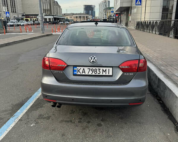 Сірий Фольксваген Джетта, об'ємом двигуна 2.47 л та пробігом 300 тис. км за 8500 $, фото 1 на Automoto.ua