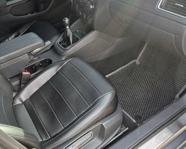 Серый Фольксваген Джетта, объемом двигателя 2 л и пробегом 260 тыс. км за 7500 $, фото 13 на Automoto.ua