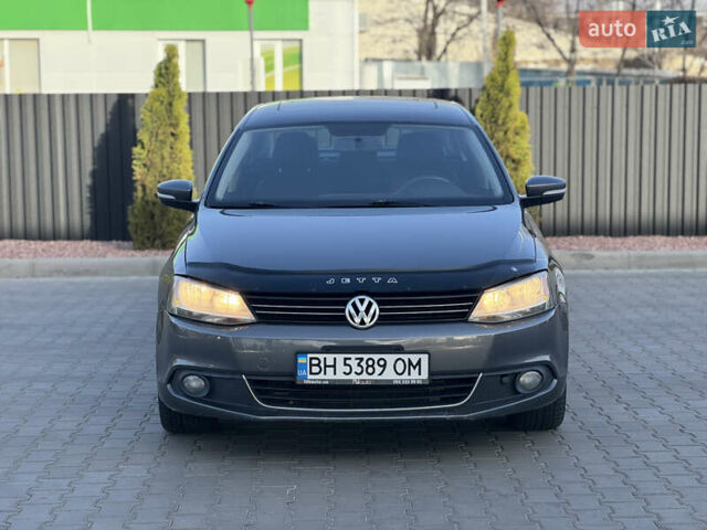 Серый Фольксваген Джетта, объемом двигателя 1.97 л и пробегом 212 тыс. км за 9200 $, фото 2 на Automoto.ua