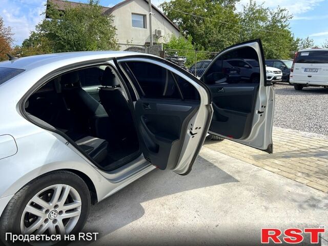 Серый Фольксваген Джетта, объемом двигателя 1.6 л и пробегом 240 тыс. км за 6999 $, фото 6 на Automoto.ua