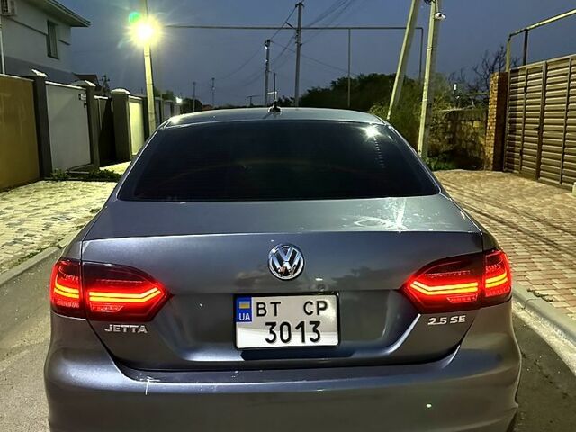 Серый Фольксваген Джетта, объемом двигателя 2.5 л и пробегом 160 тыс. км за 9000 $, фото 5 на Automoto.ua